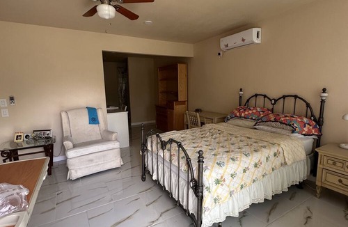 Briarforest Apartment | Cozy vintage Guesthouse in the middle of Houston, equipped kitchen included!