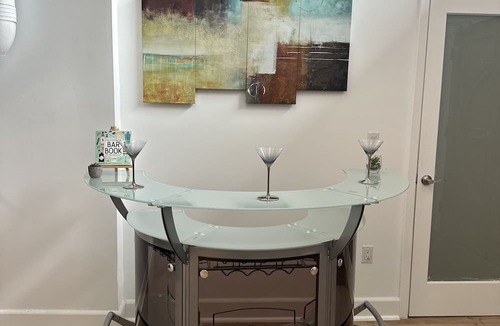 Skid Row House | Amazing 2 Story Penthouse with Patio Jacuzzi!