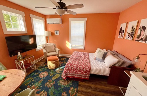 Southern Pines House | The Birdie Bungalow - quaint, fully fenced, pool and deck in Southern Pines