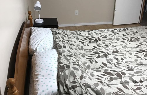 Dickinson Condo | Cul-da-sac hide-a-way