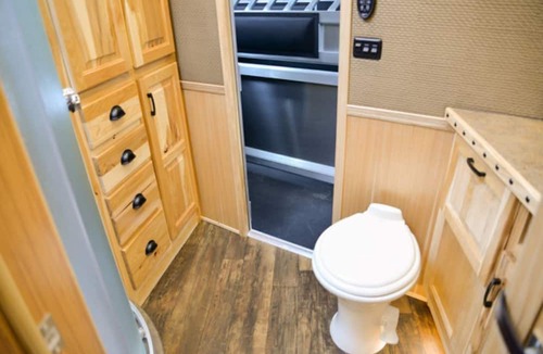 Vass House | Cozy tiny Home in the Forrest. Pet Friendly. Horse trails accessible.