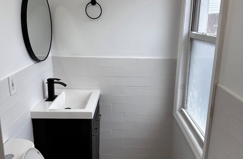 Wakefield House | Enjoyable 3-bedroom house with Central air in vibrant Bronx neighborhood