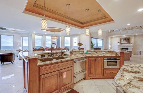 El Lago Villa | Bayfront Villa w/Million-Dollar Views in Seabrook