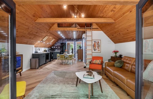 Ridgeway Cottage | Wooded Mid‑Century Escape w Fire Pit, Lake Access, Boat Parking