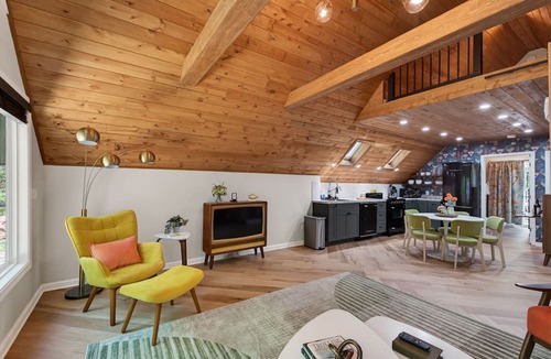 Ridgeway Cottage | Wooded Mid‑Century Escape w Fire Pit, Lake Access, Boat Parking