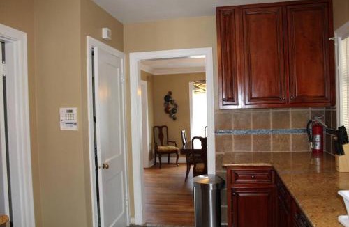 Vollintine-Evergreen House | 3BR, 2BA Hidden Gem in Midtown/Evergreen district