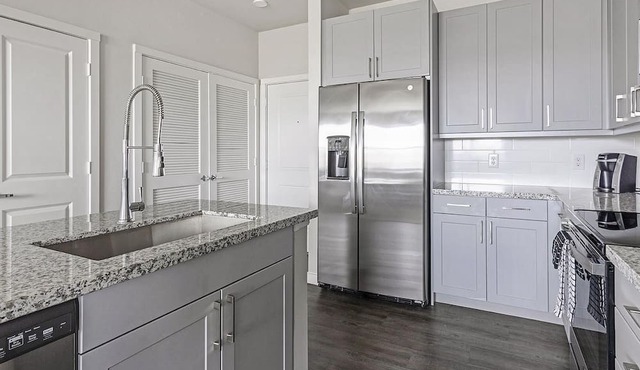 Modern Apartment in Prime Location (ID1403X426)