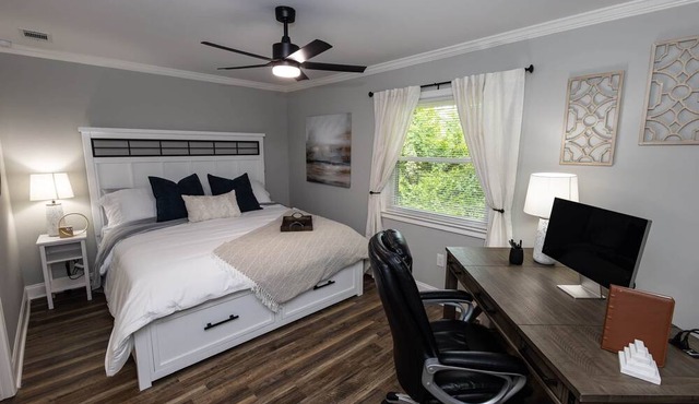 Pines at 5 Corporate Furnished Rentals Suite 128