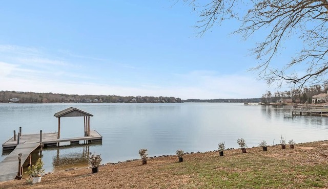 Serene Lakefront Guest Suite~ Private Bath & Entry