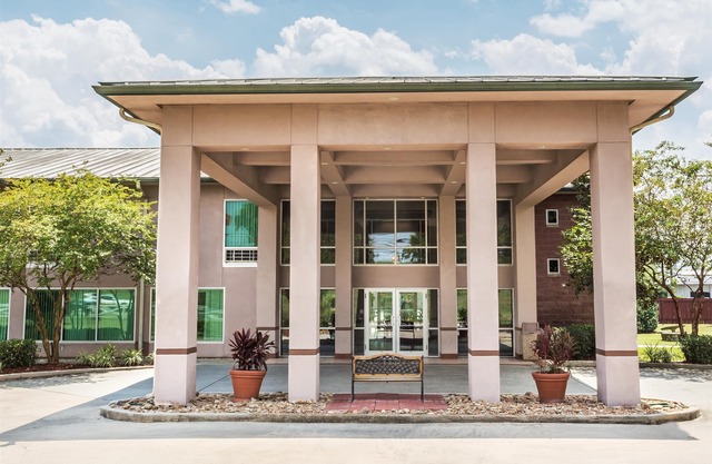Ramada by Wyndham Luling