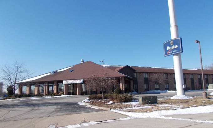 Wilmington Hotel | Royalton Inn and Suites Wilmington