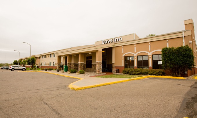 Minot Hotel | Days Inn by Wyndham Minot