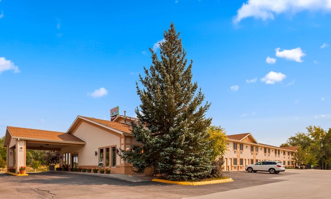 Buffalo Hotel | SureStay Plus Hotel by Best Western Buffalo
