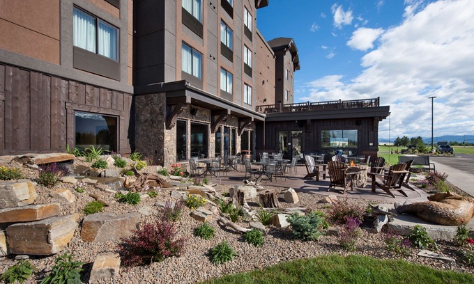 Kalispell Hotel | Country Inn & Suites by Radisson, Kalispell, MT - Glacier Lodge